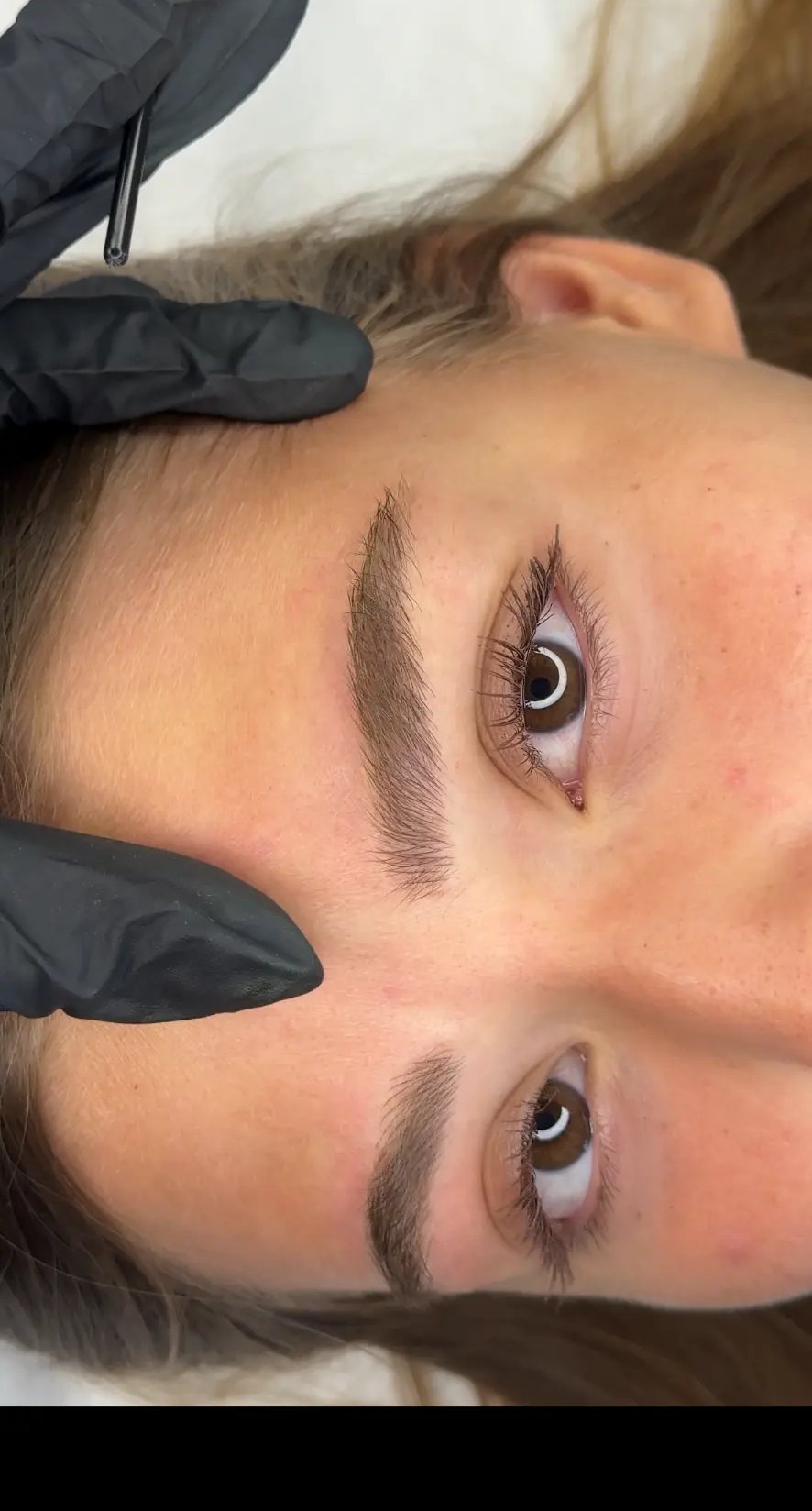 עיצוב ושיקום גבות טבעיות, עבודה של אוהב